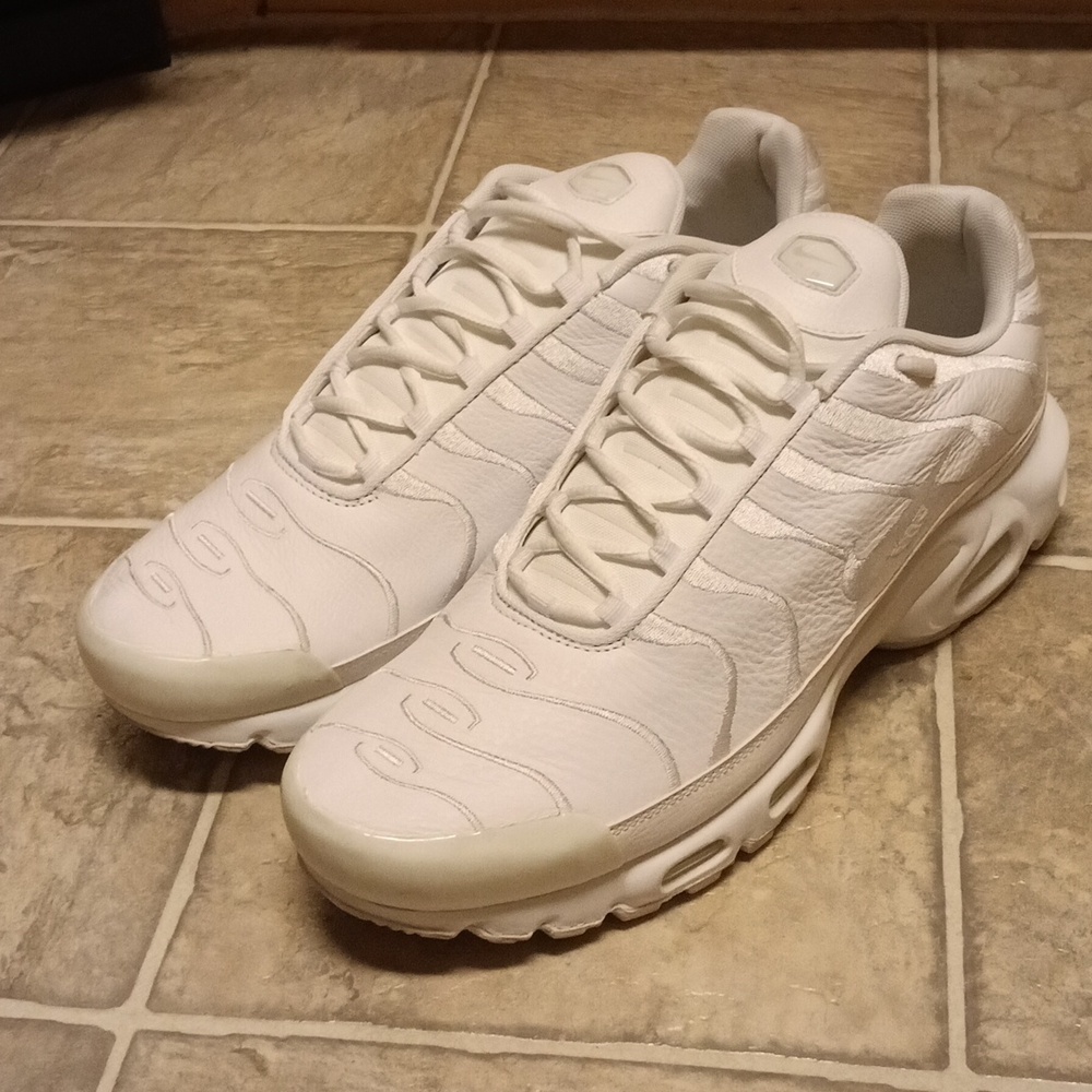 Men's Solid White Nike Air Max Plus Sneakers Size 13